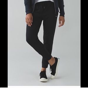 Lululemon jet crop pants slim luxreme Sz 6